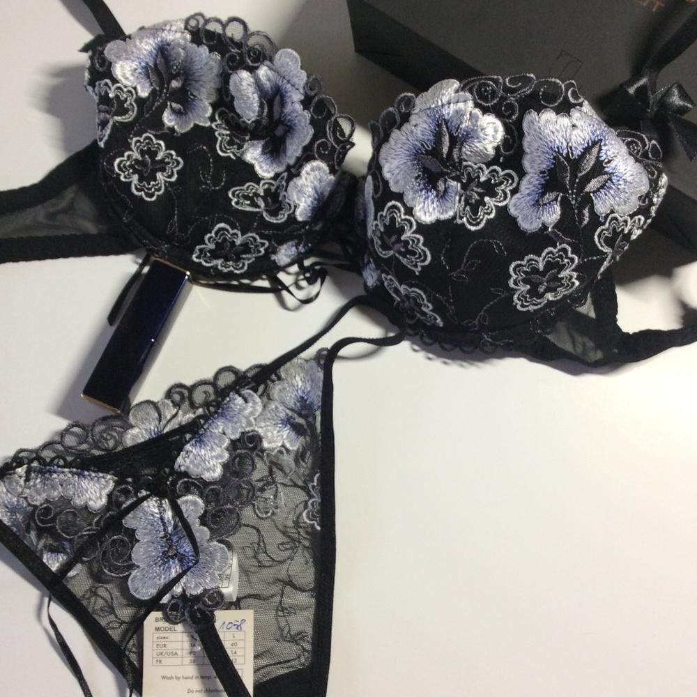 Black Blossom Bra (Axami Lingerie)